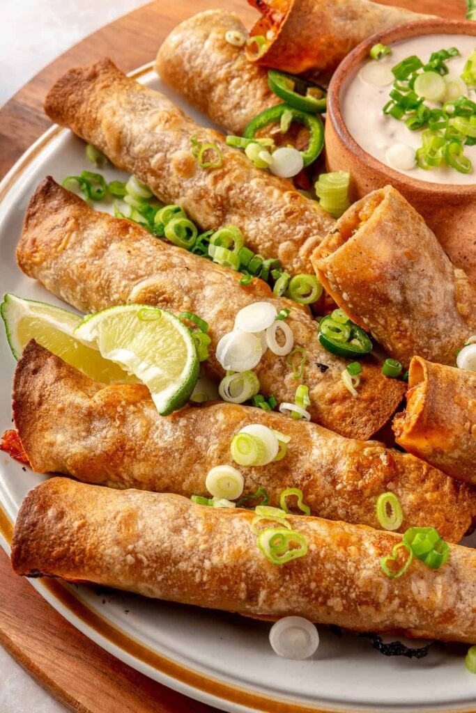 Barbekü Soslu Keçi Peynirli Tavuk Taquitos: Lezzet Şöleni Başlıyor!