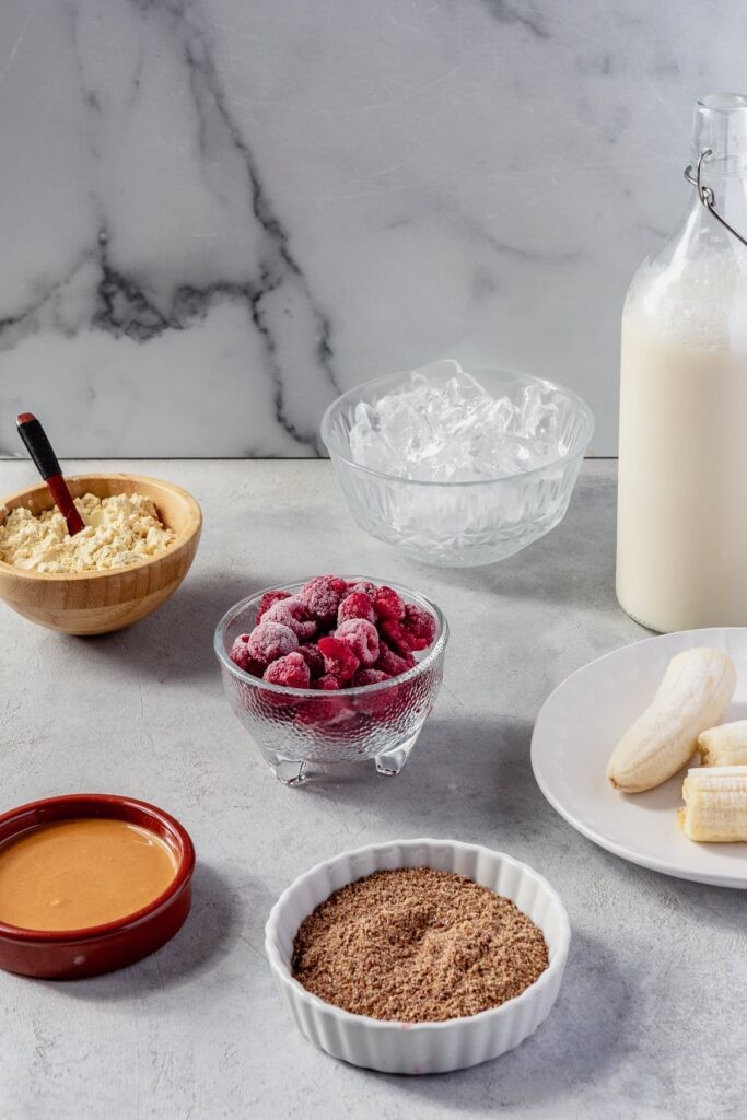 Fıstık Ezmesi ve Ahududu Smoothie: Lezzetli ve Enerjik Bir Başlangıç
