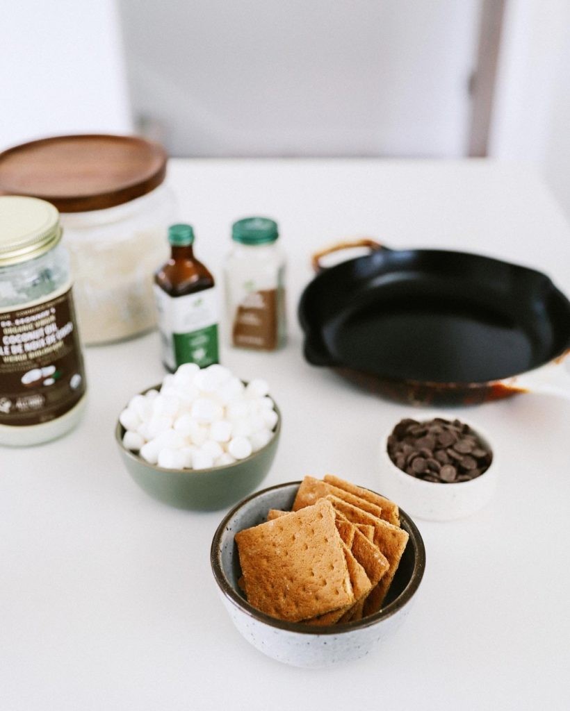 S’mores Kurabiye Tavası: Tek Tencerede Erimiş Lezzet Şöleni